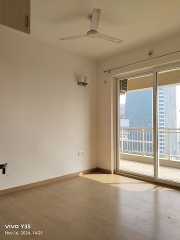 Room in 3 BHK Apartment at Emaar Palm Gardens, Sector 83 – for Rent