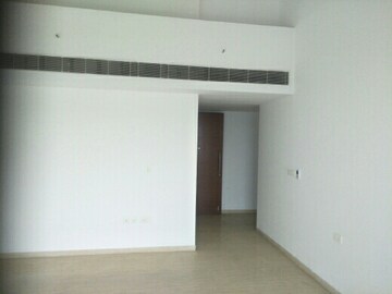 Room in 3.5 BHK Apartment at Supertech ORB, Sector 74 – for Rent