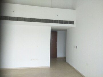 Room in 3.5 BHK Apartment at Supertech ORB, Sector 74 – for Rent