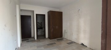 Room in 3 BHK Apartment at Cosmos Express 99, Sector 99 – for Sale