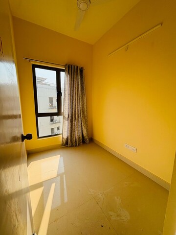 Room in 2.5 BHK Apartment at Siddha Galaxia, Rekjuani – for Rent