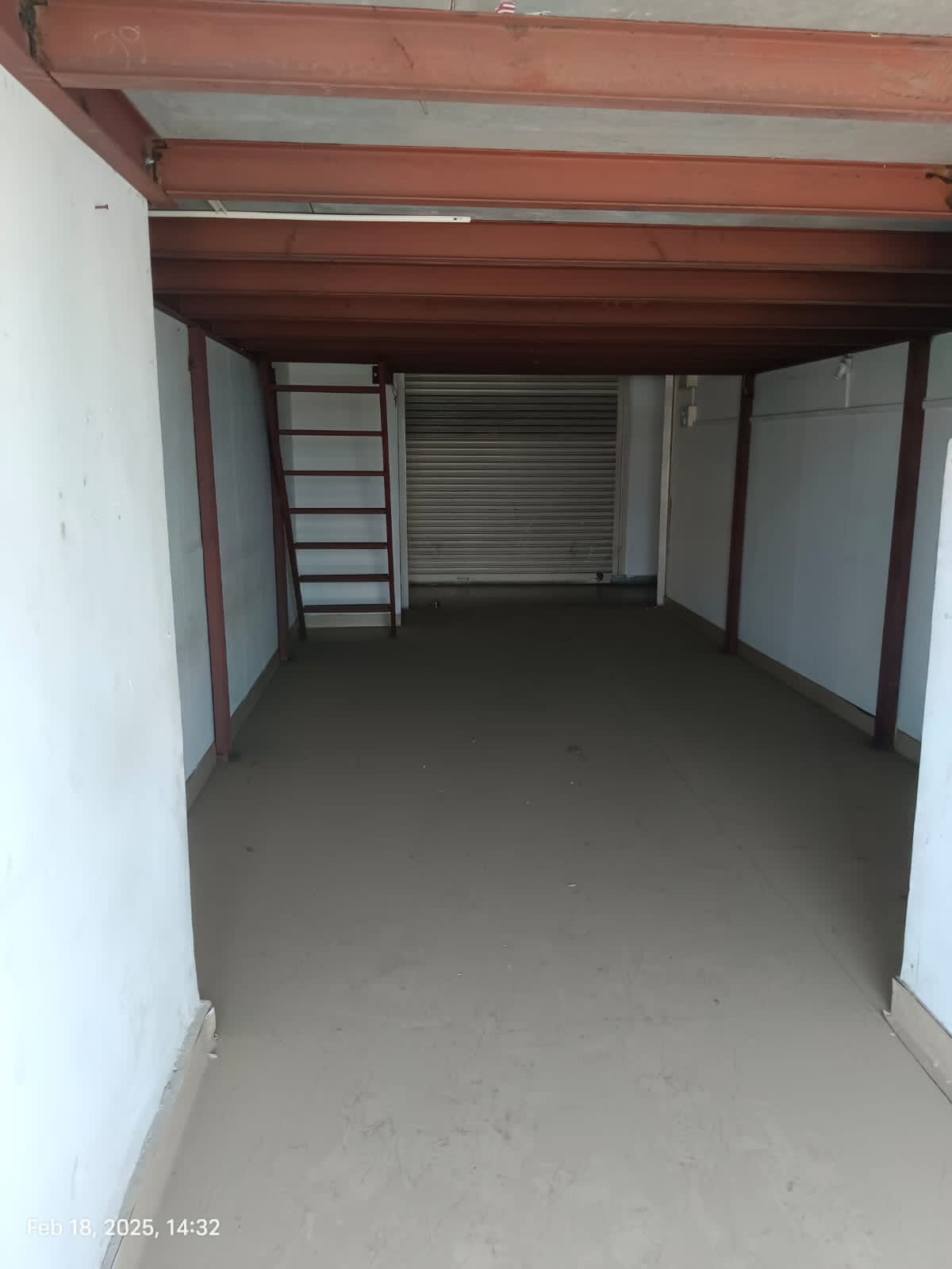 Office Space For Sale in Malad East