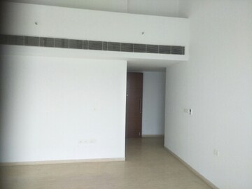 Room in 3.5 BHK Apartment at Mahagun Mezzaria, Sector 78 – for Rent