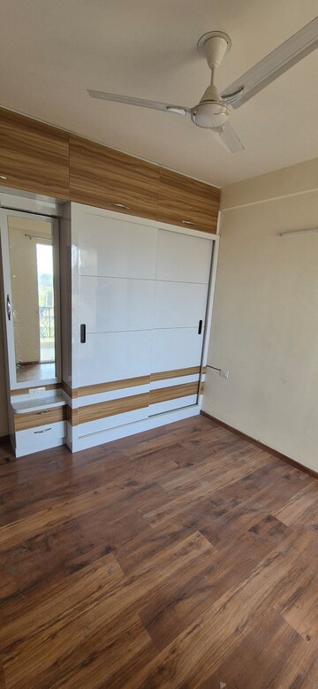 Room in 3 BHK Apartment at Sohna Road – for Rent
