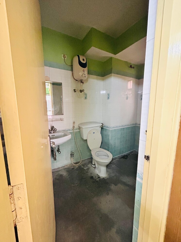 Bathroom, mani-ratnam 3 Bedroom 1500 Sq.Ft. Apartment In Rajarhat Chowmatha Kolkata 8218949