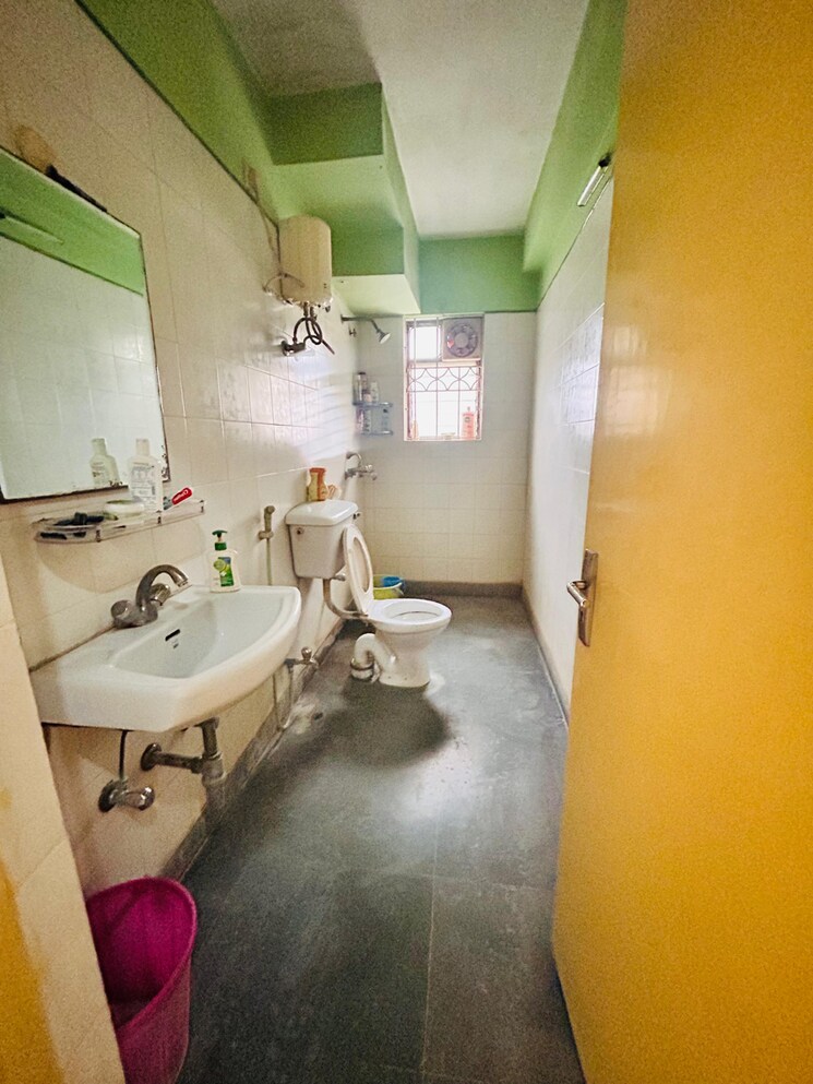 Bathroom, mani-ratnam 3 Bedroom 1500 Sq.Ft. Apartment In Rajarhat Chowmatha Kolkata 8218949
