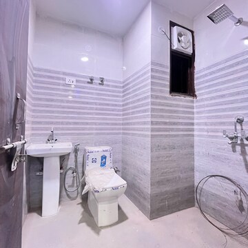 Attached Bathroom in 2 BHK Builder Floor at Chhajjupur – for Rent