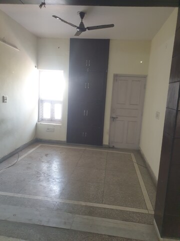 Room in 2 BHK Independent House at Sector 16 – for Rent