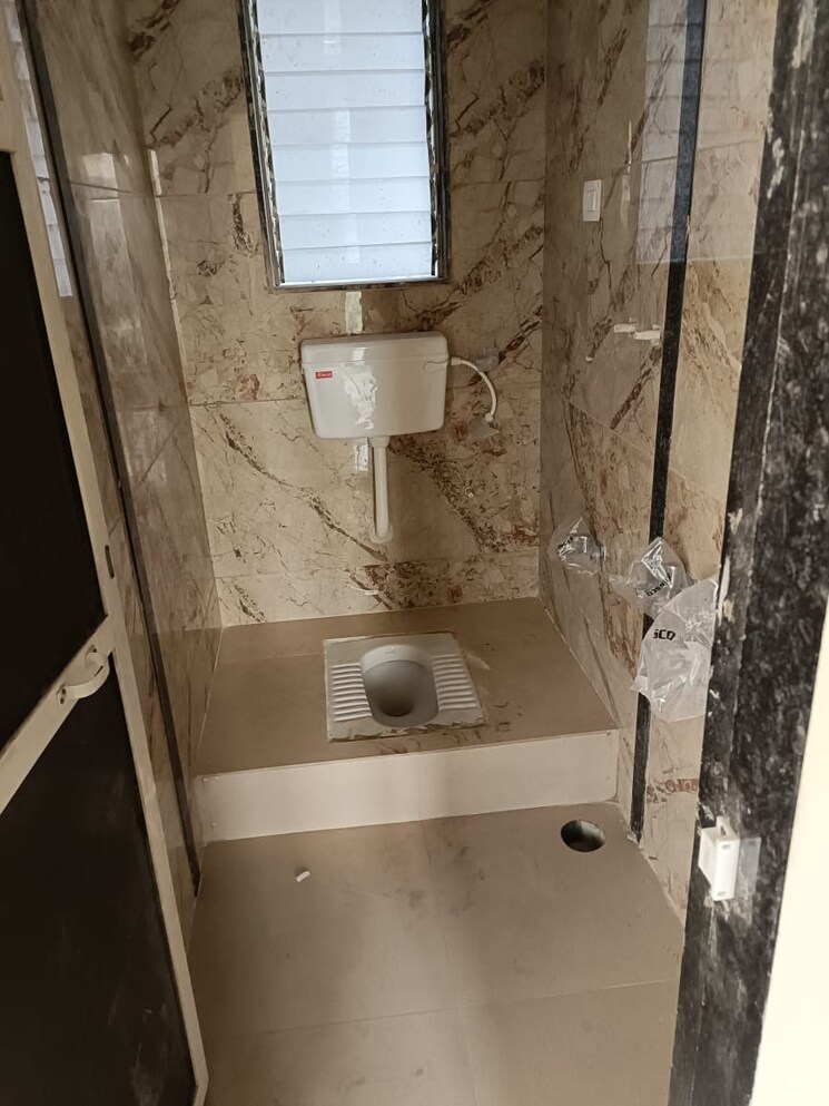 Bathroom, murbad road 1.5 Bedroom 547 Sq.Ft. Apartment In Murbad Road Thane 8218961