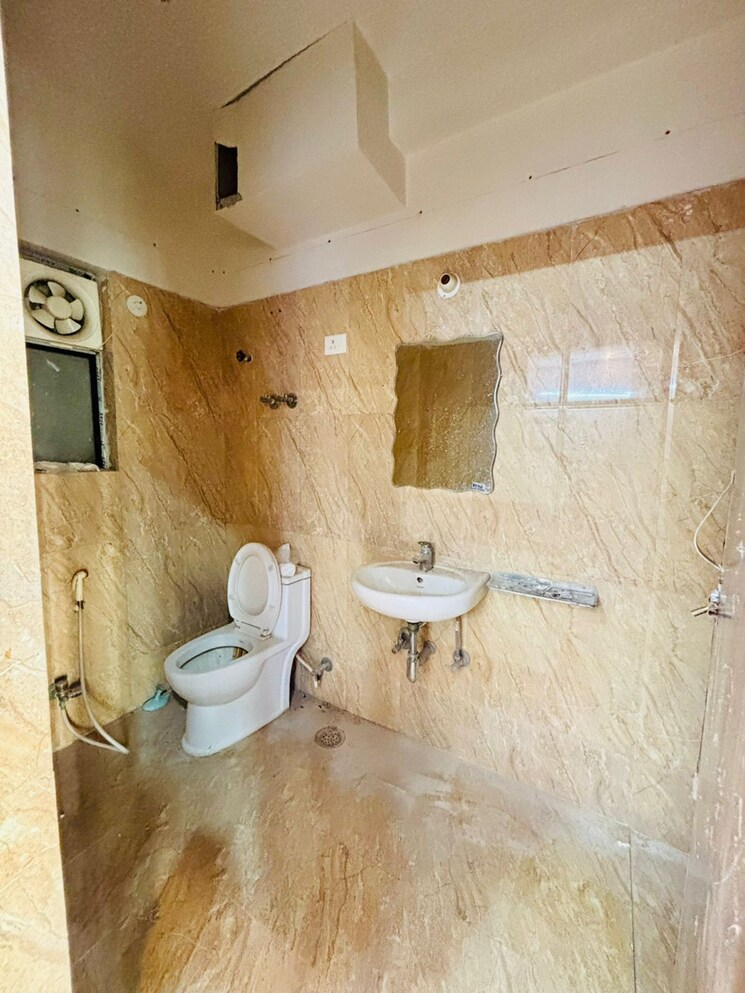 Bathroom, loharuka-green-heights 3 Bedroom 1190 Sq.Ft. Apartment In Bablatala Kolkata 8218973