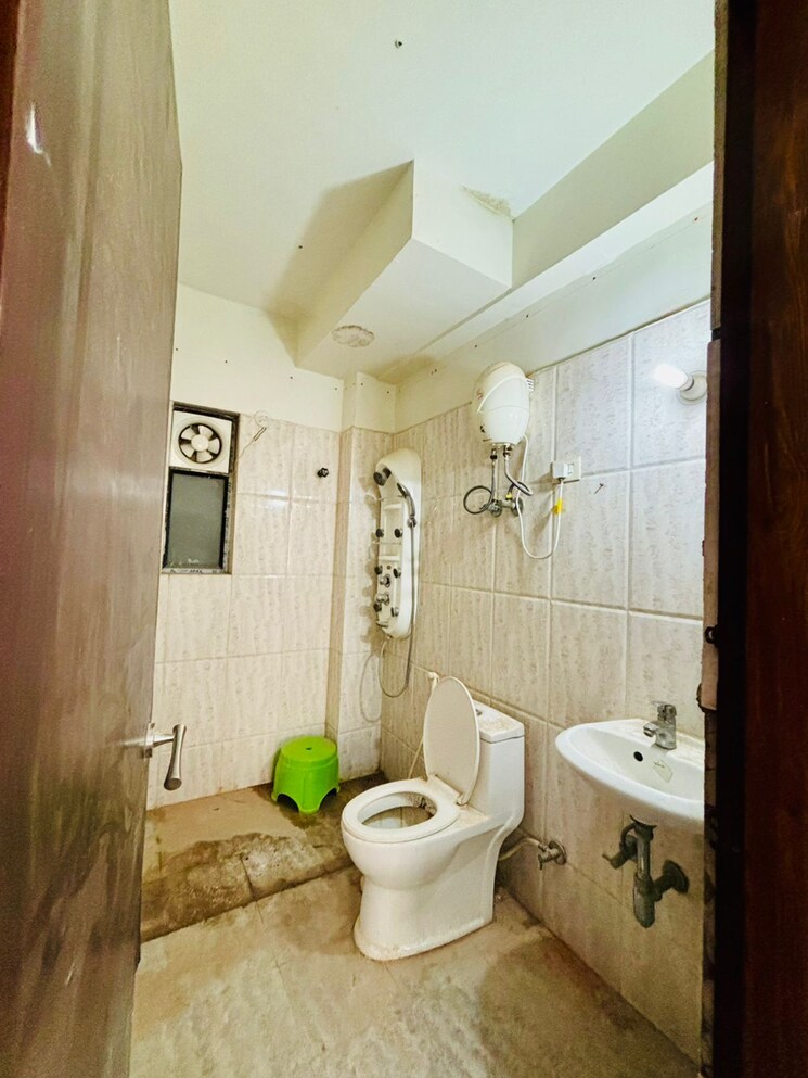 Bathroom, loharuka-green-heights 3 Bedroom 1190 Sq.Ft. Apartment In Bablatala Kolkata 8218973