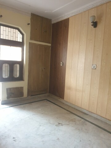 Room in 4 BHK Independent House at Sector 16 – for Rent