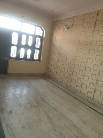 Room in 4 BHK Independent House at Sector 16 – for Rent
