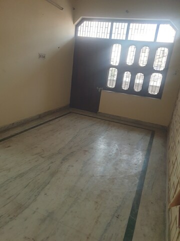 Room in 4 BHK Independent House at Sector 16 – for Rent