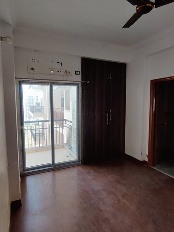 Room in 2 BHK Apartment at Antriksh Golf City, Sector 150 – for Rent