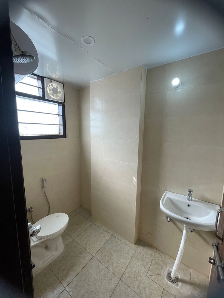 Bathroom, aez-aloha 3 Bedroom 2231 Sq.Ft. Apartment In Sector 57 Gurgaon 8219014
