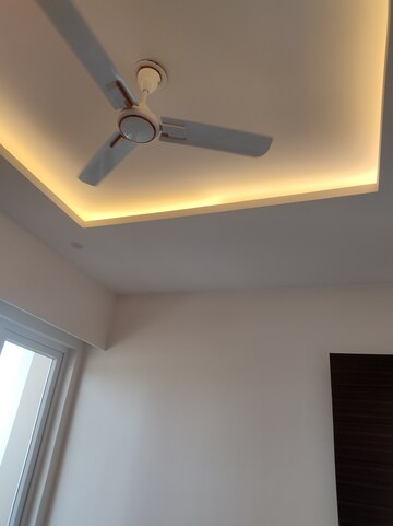 Furnished Amenities in 3.5 BHK Apartment at Ninex City, Sector 76 – for Rent