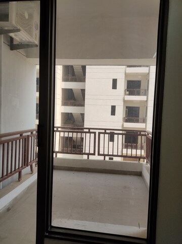 Balcony in 3.5 BHK Apartment at Ninex City, Sector 76 – for Rent
