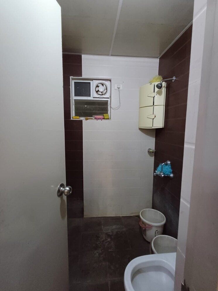 Bathroom, shriram-sameeksha 2 Bedroom 1020 Sq.Ft. Apartment In Jalahalli Bangalore 8219082