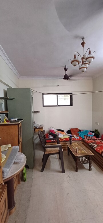 Furnished Amenities in 2 BHK Apartment at Malad SC CHS, Malad West – for Rent