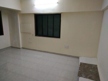 Room in 3 BHK Apartment at Khar West – for Rent