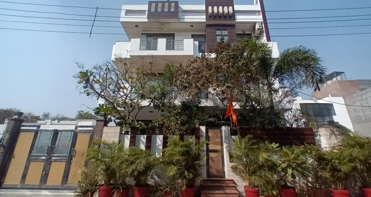 6+ BHK + Pooja Room,Servant Room,Study Room,Extra Room Independent House For Sale in Sector 51