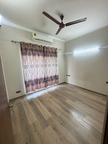 Room in 2.5 BHK Apartment at Sohna Road – for Rent
