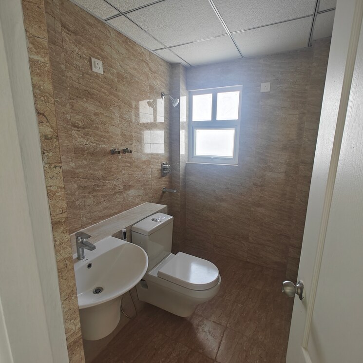 Master Bedroom, shree-vardhman-victoria 3.5 Bedroom 1950 Sq.Ft. Apartment In Sector 70 Gurgaon 8219149