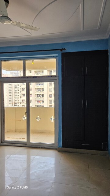 Room in 2.5 BHK Apartment at Amrapali Princely Estate, Sector 76 – for Sale