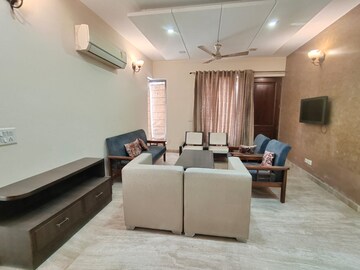Living Room in 4 BHK Apartment at Sector 50 – for Rent