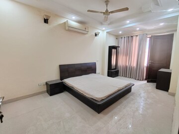 Living Room in 4 BHK Apartment at Sector 50 – for Rent