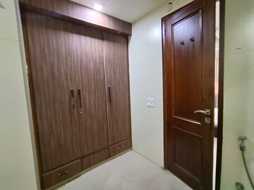Room in 4 BHK Apartment at Sector 50 – for Rent