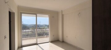 Room in 4 BHK Apartment at Cosmos Express 99, Sector 99 – for Sale