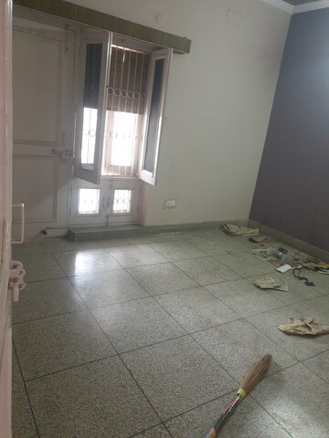 Room in 2 BHK Independent House at Sector 16 – for Rent