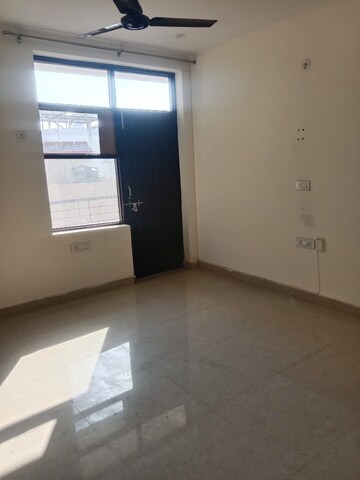 Room in 2 BHK Builder Floor at Ansal Plaza Sector-23, Sector 23 – for Rent