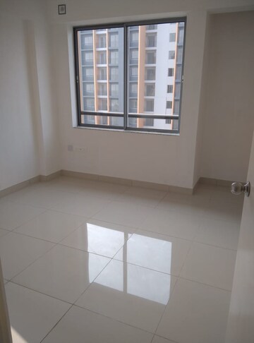Room in 3 BHK Apartment at Godrej Seven, Joka – for Rent