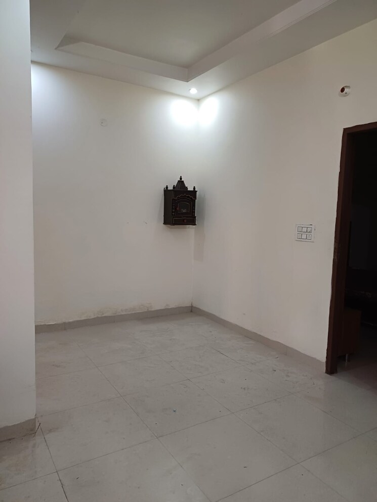 Room, sector 127 2 Bedroom 110 Sq.Yd. Apartment In Sector 127 Mohali 8219497