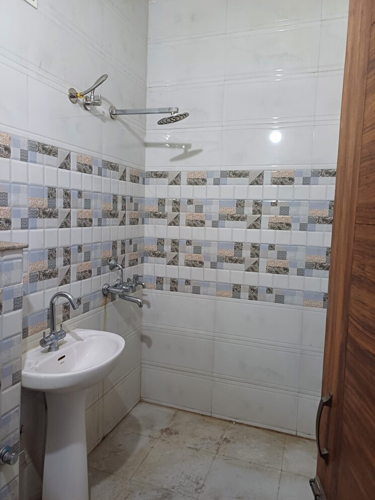Bathroom, sector 127 2 Bedroom 110 Sq.Yd. Apartment In Sector 127 Mohali 8219497
