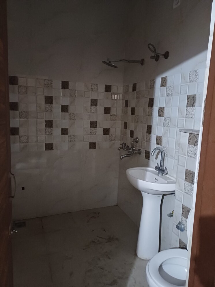Bathroom, sector 127 2 Bedroom 110 Sq.Yd. Apartment In Sector 127 Mohali 8219497