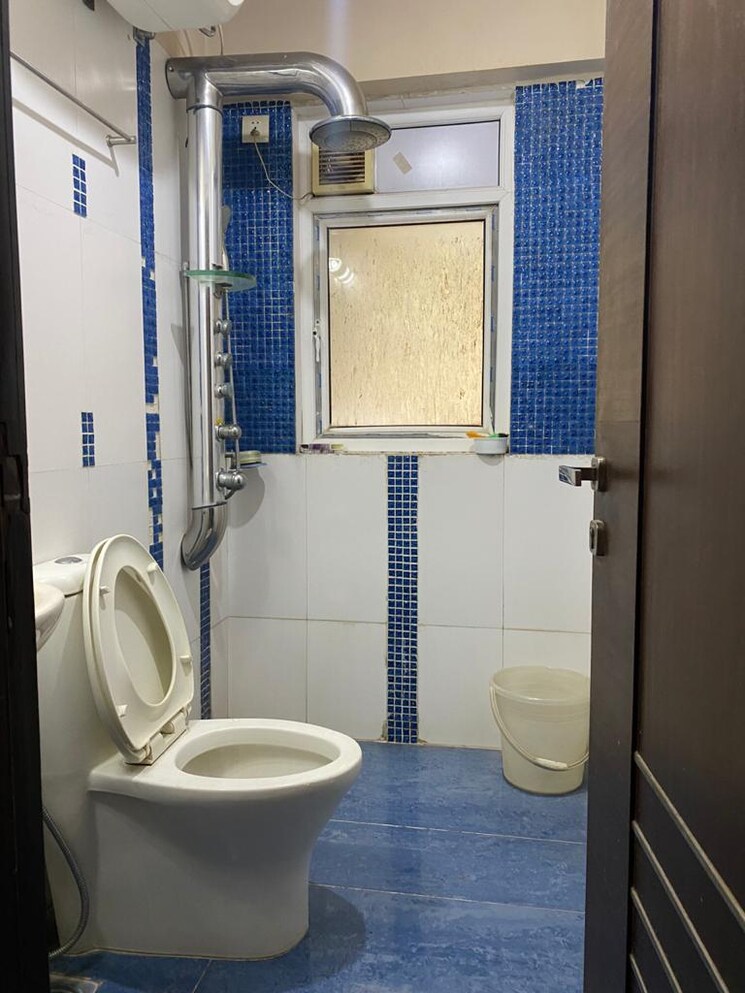 Bathroom, khar west 3 Bedroom 1150 Sq.Ft. Apartment In Khar West Mumbai 8219486
