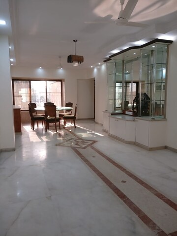 Living Room in 4 BHK Apartment at Madhukunj Apartment Prabhadevi, Prabhadevi – for Rent