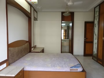 Bedroom in 4 BHK Apartment at Madhukunj Apartment Prabhadevi, Prabhadevi – for Rent