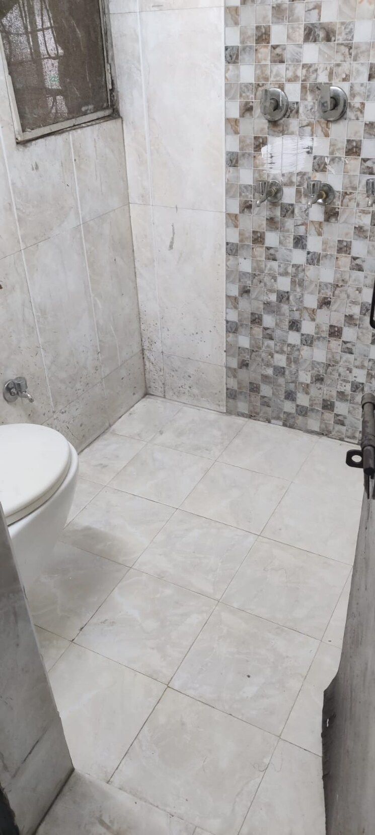 Bathroom, pitampura 3 Bedroom 1000 Sq.Ft. Builder Floor In Pitampura Delhi 8219528