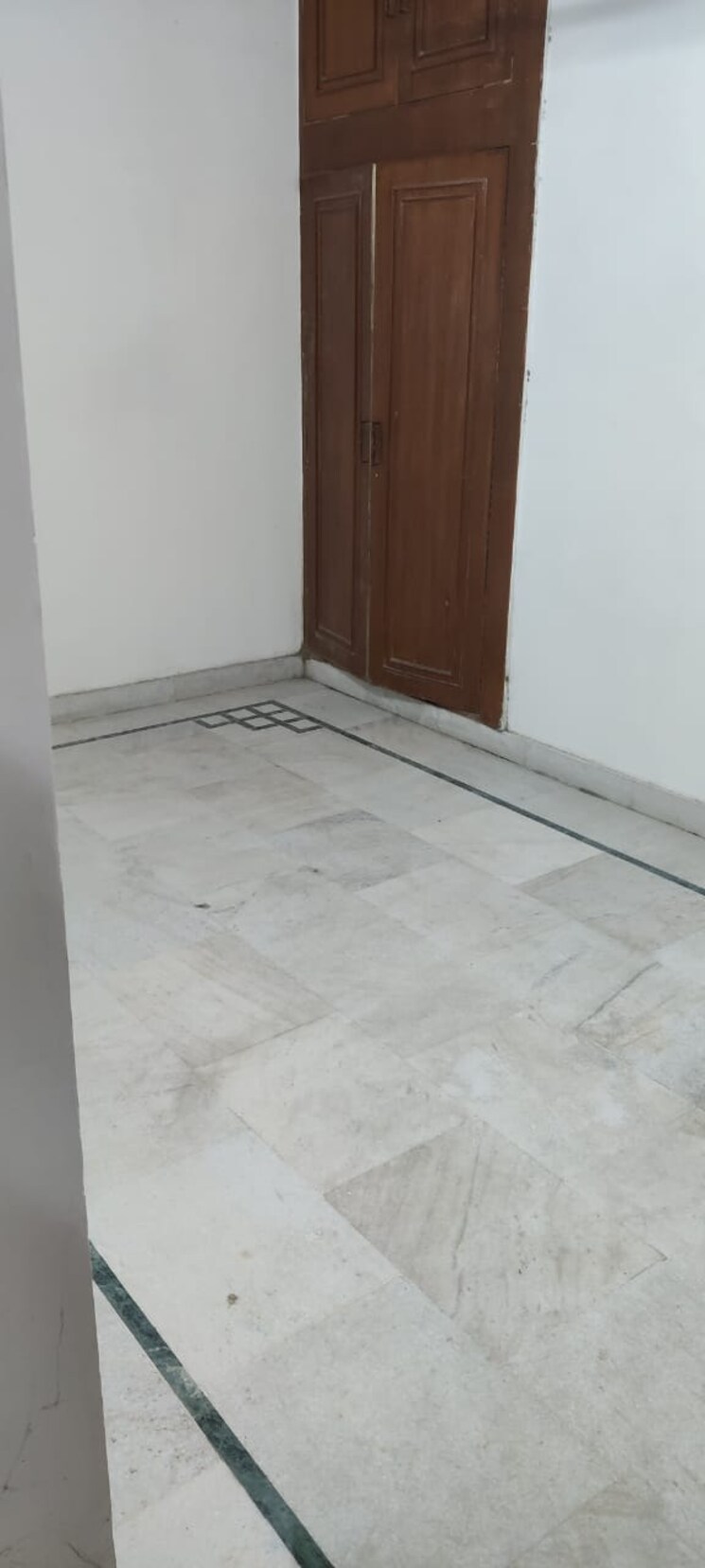 Room, pitampura 3 Bedroom 1000 Sq.Ft. Builder Floor In Pitampura Delhi 8219528