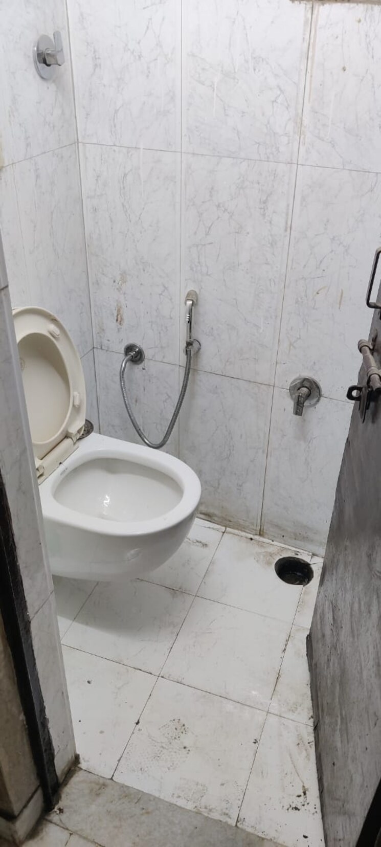 Bathroom, pitampura 3 Bedroom 1000 Sq.Ft. Builder Floor In Pitampura Delhi 8219528