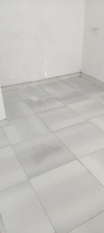 Room in 3 BHK Builder Floor at Pitampura – for Sale