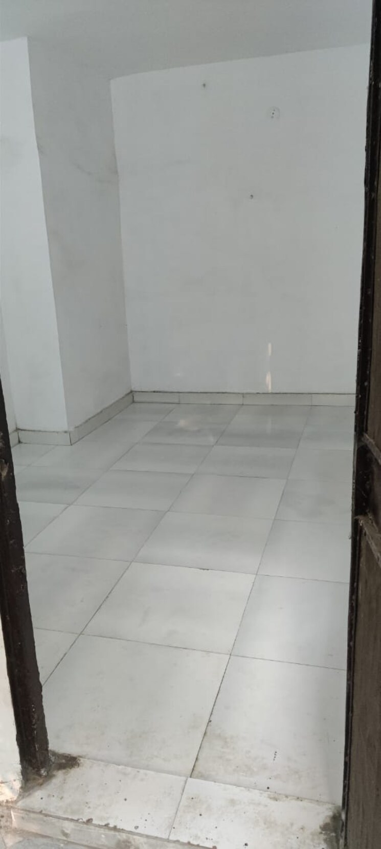 Room, pitampura 3 Bedroom 1000 Sq.Ft. Builder Floor In Pitampura Delhi 8219528