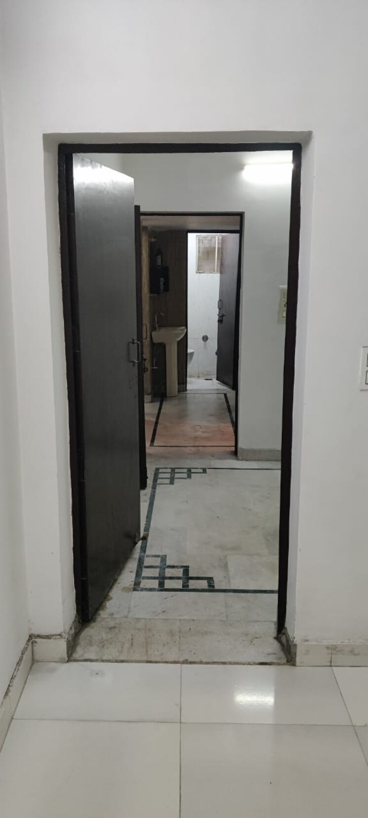 Bathroom, pitampura 3 Bedroom 1000 Sq.Ft. Builder Floor In Pitampura Delhi 8219528