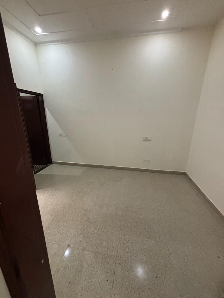 Room, sector 127 2 Bedroom 118 Sq.Yd. Apartment In Sector 127 Mohali 8219536