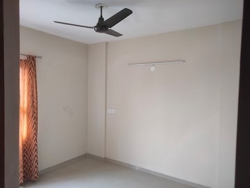 Room in 2 BHK Apartment at Pyramid Elite, Sector 86 – for Rent